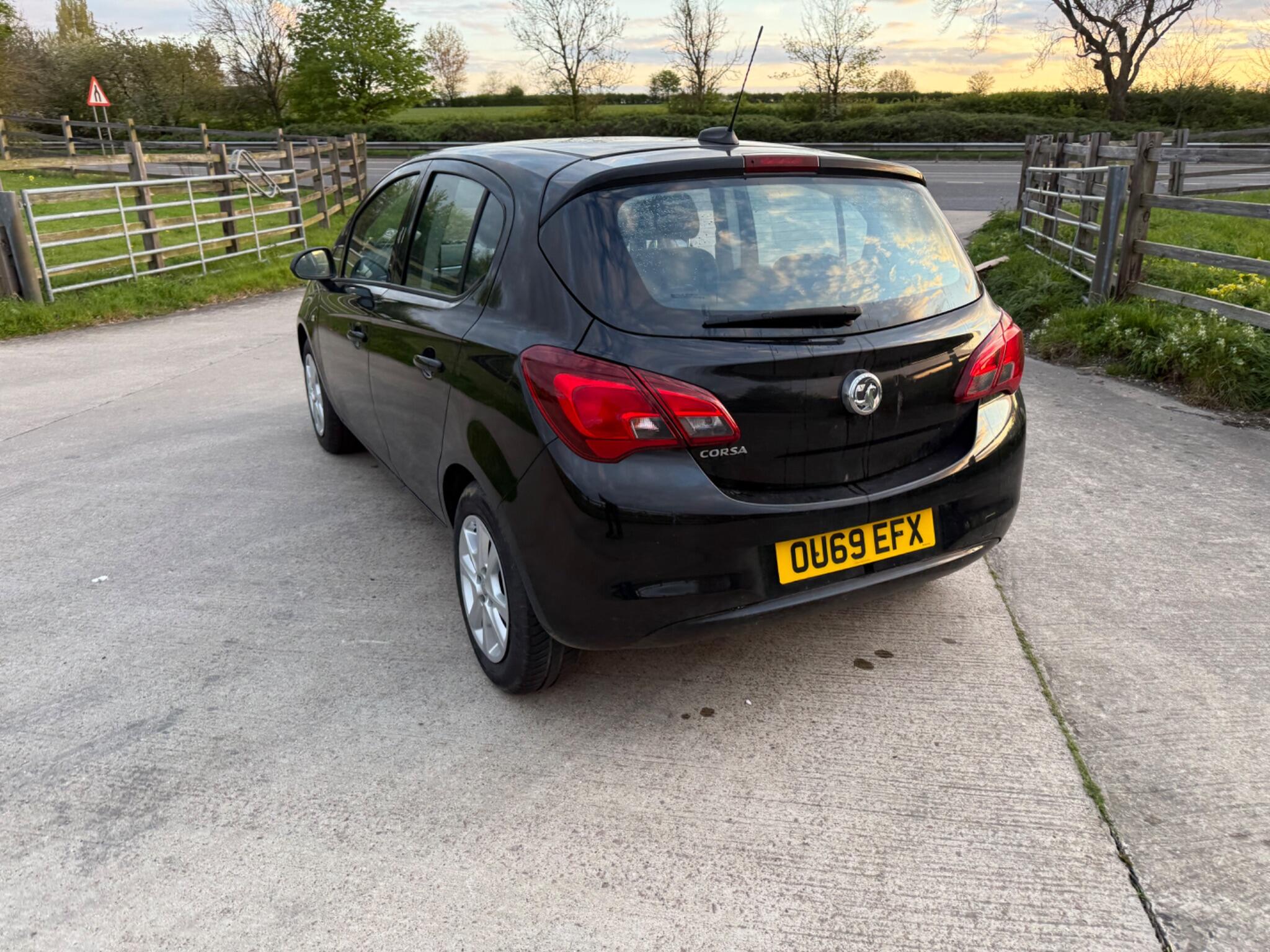 Vauxhall Corsa 1.4i Design Euro 6 (s/s) 5dr — photo 68 of 104